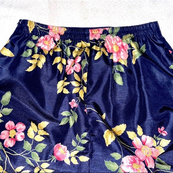 🌸Vintage Floral Long Skirt🌸 - Picture 2 of 3